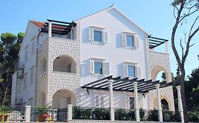 Apartments Villa La Riva - Seafront Accommodation